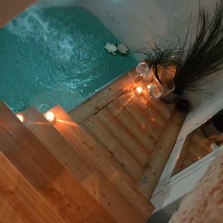 Ostuni 21Mqsuitehomes, Appartamento Con Mini Piscina Privata, Appartamenti Con Vasca Idromassaggio & Appartamenti Standard 奥斯图尼 外观 照片