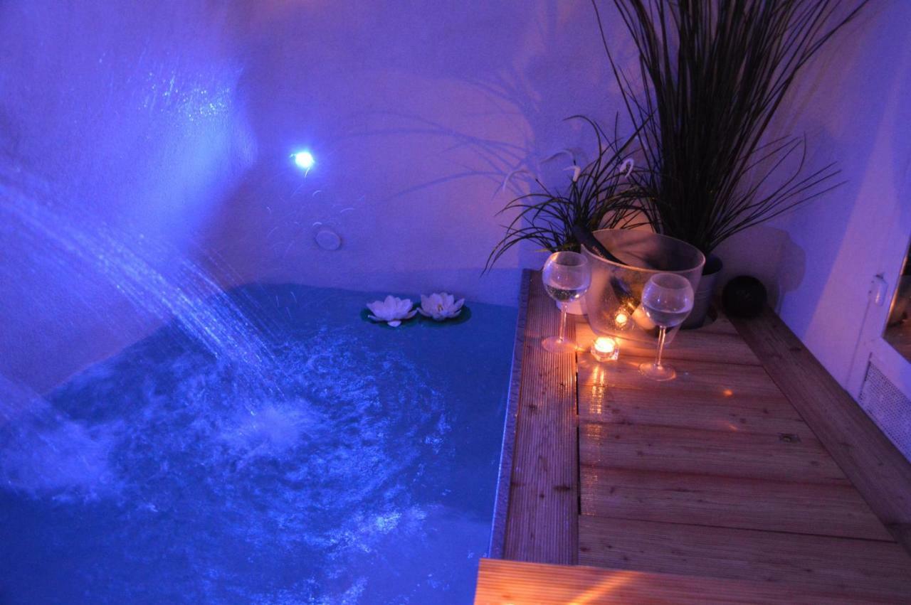 Ostuni 21Mqsuitehomes, Appartamento Con Mini Piscina Privata, Appartamenti Con Vasca Idromassaggio & Appartamenti Standard 奥斯图尼 外观 照片